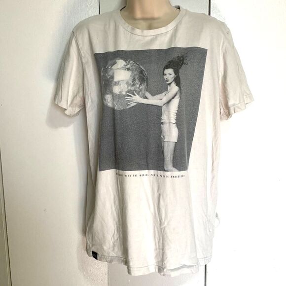 KATE MOSS WITH THE WORLD. PHOTO PATRIK ANDERSON Graphic Tshirt Womens Large - Picture 3 of 12